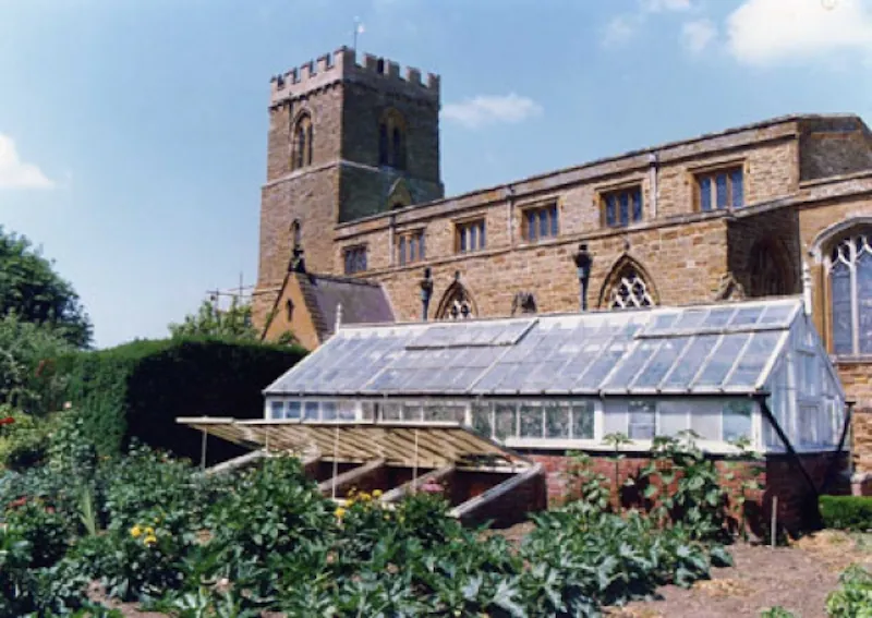 Conservatory at Country house in Great Brington, B1198 (photo 2)