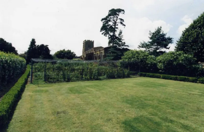 Garden at Country house in Great Brington, B1198 (photo 6)