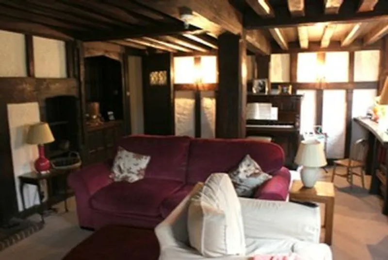 Beams at Large country house in Edenbridge, B1109 (photo 4)