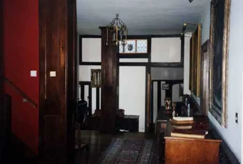 Entrance hall at Large country house in Edenbridge, B1109 (photo 6)