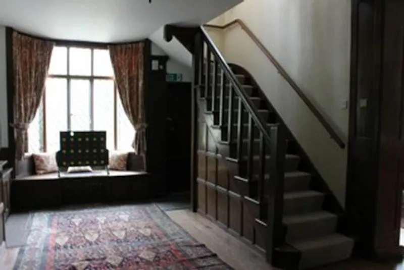 Entrance hall at Large country house in Edenbridge, B1109 (photo 10)