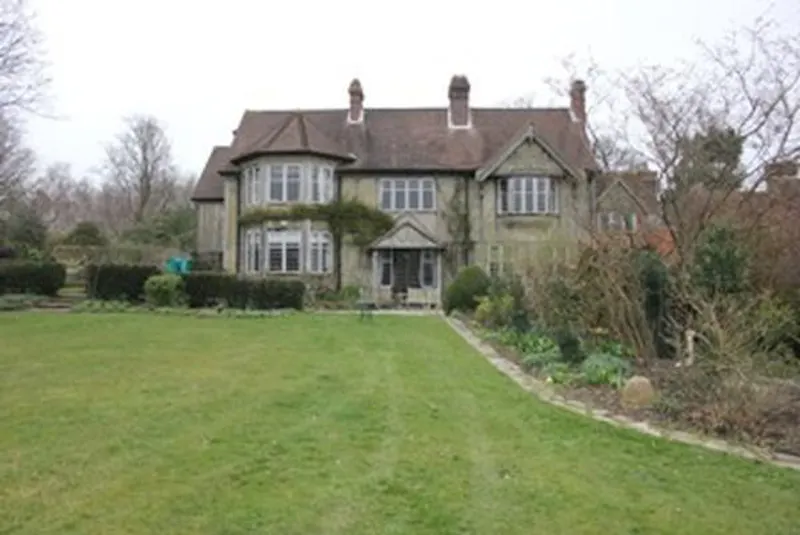 Garden at Large country house in Edenbridge, B1109 (photo 23)