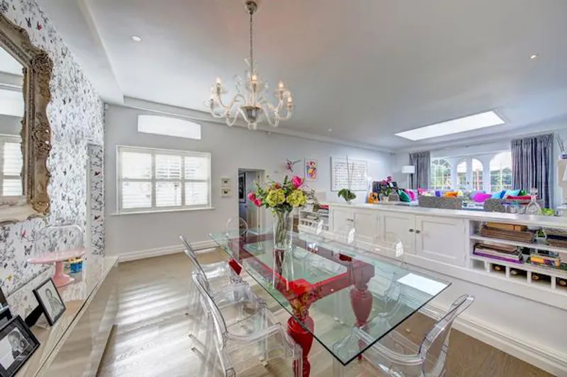 Dining room at Colourful Wimbledon house , B1083 (photo 4)