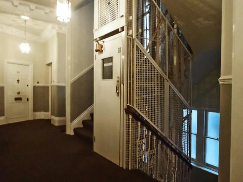 Corridor at Earls Court mansion flat, F289 (photo 23)