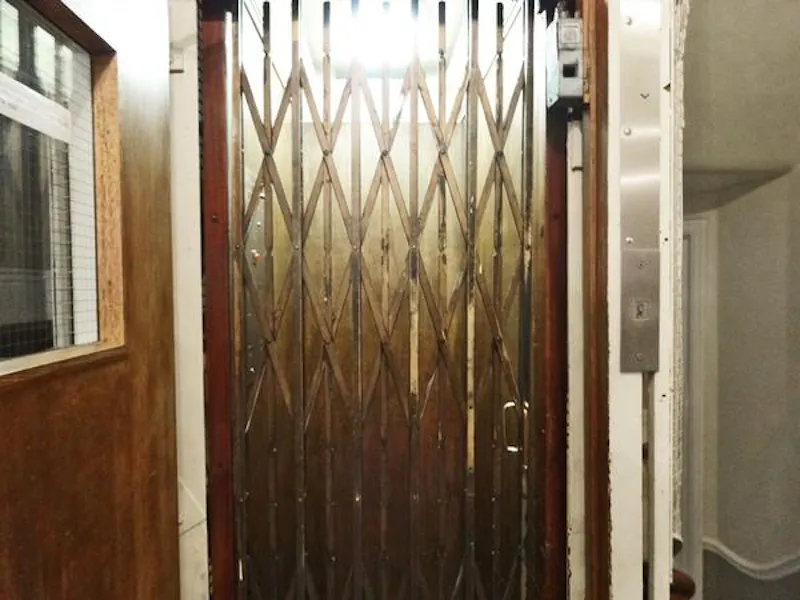 Lift at Earls Court mansion flat, F289 (photo 25)