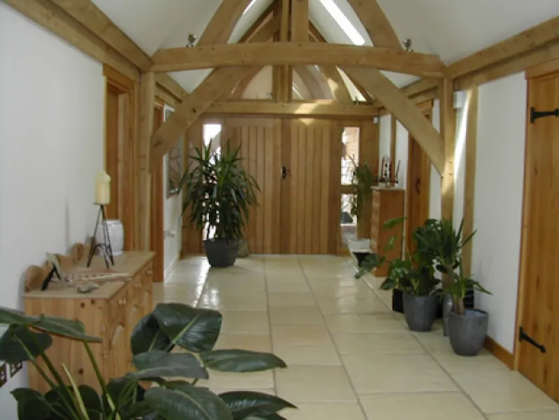 Entrance hall at Chertsey barn conversion, L591 (photo 2)