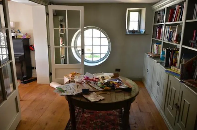 Library at Secluded Loxhill farmhouse, L436 (photo 8)