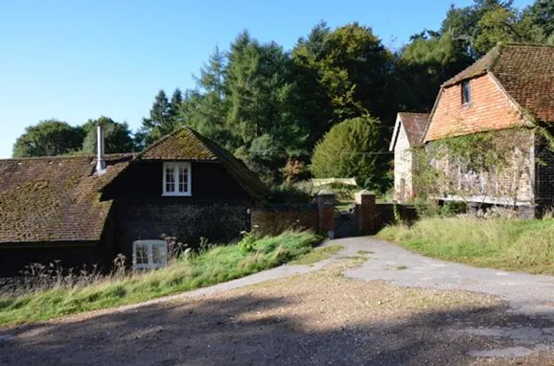 Secluded Loxhill farmhouse, L436 (photo 16)
