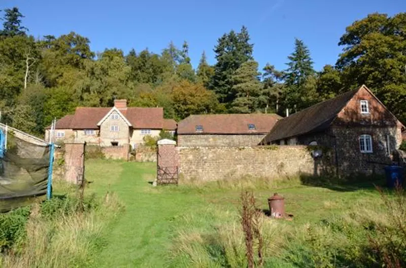 Secluded Loxhill farmhouse, L436 (photo 19)
