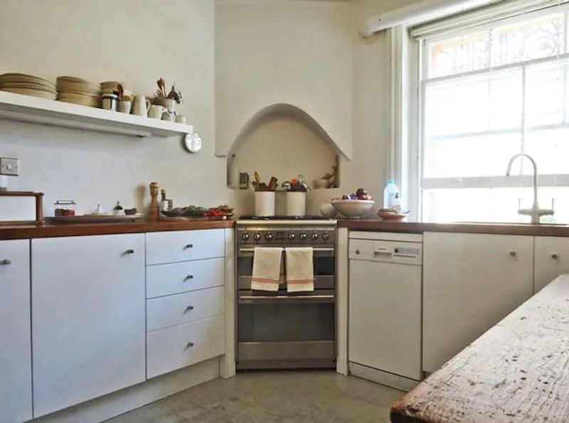 Kitchen at Mansion block flat in Paddington, F210 (photo 11)