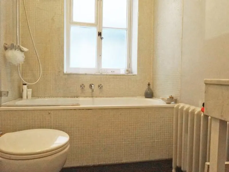 Bathroom at Mansion block flat in Paddington, F210 (photo 19)