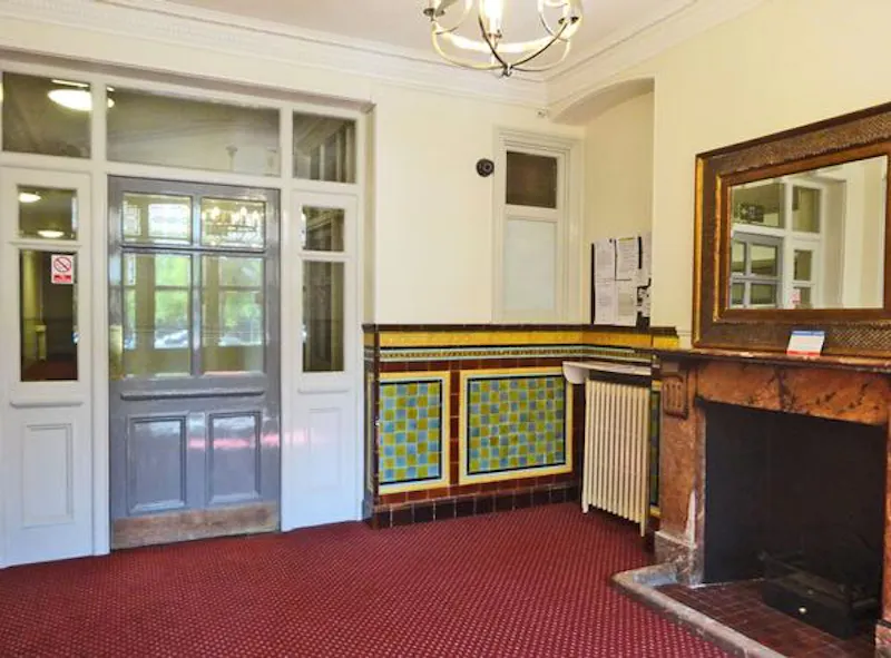 Entrance hall at Mansion block flat in Paddington, F210 (photo 20)
