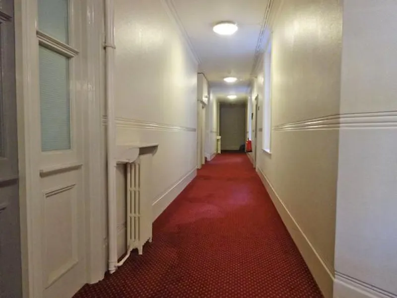 Corridor at Mansion block flat in Paddington, F210 (photo 21)
