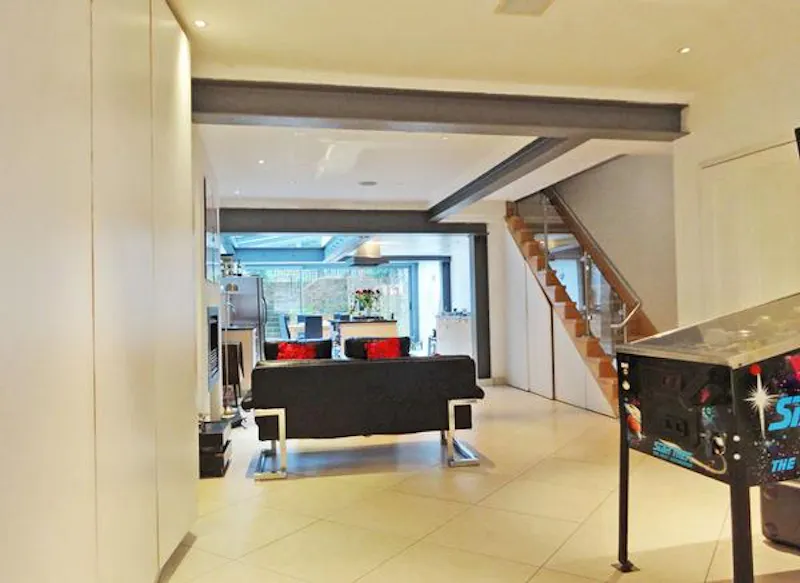 Staircase at Contemporary Hampstead house, B1197 (photo 4)