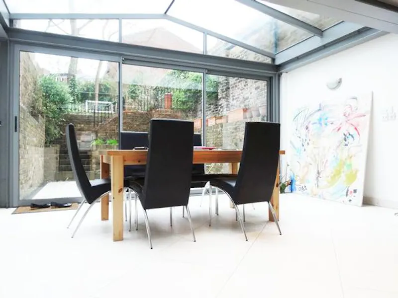 Dining room at Contemporary Hampstead house, B1197 (photo 13)