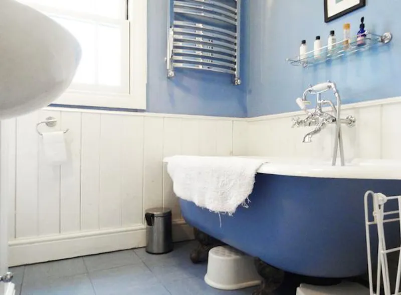 Bathroom at Contemporary Hampstead house, B1197 (photo 26)