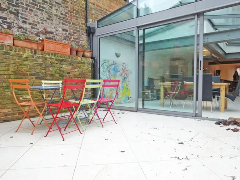 Terrace/Patio at Contemporary Hampstead house, B1197 (photo 28)