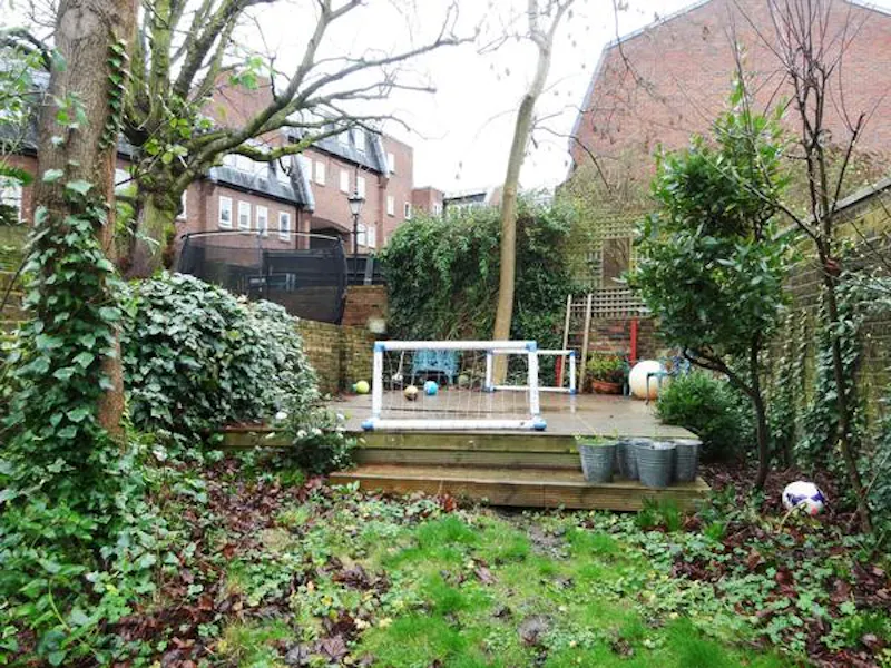 Garden at Contemporary Hampstead house, B1197 (photo 31)