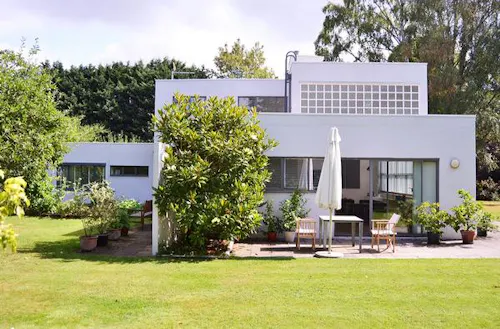 Hatfield Modernist house, D1382