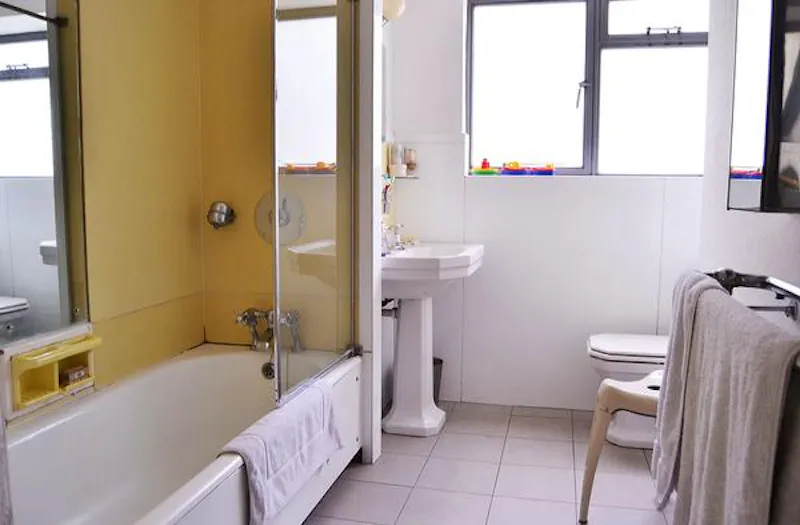 Bathroom at Hatfield Modernist house, D1382 (photo 19)