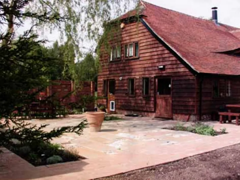 Film location D1438 in Surrey (photo 1)