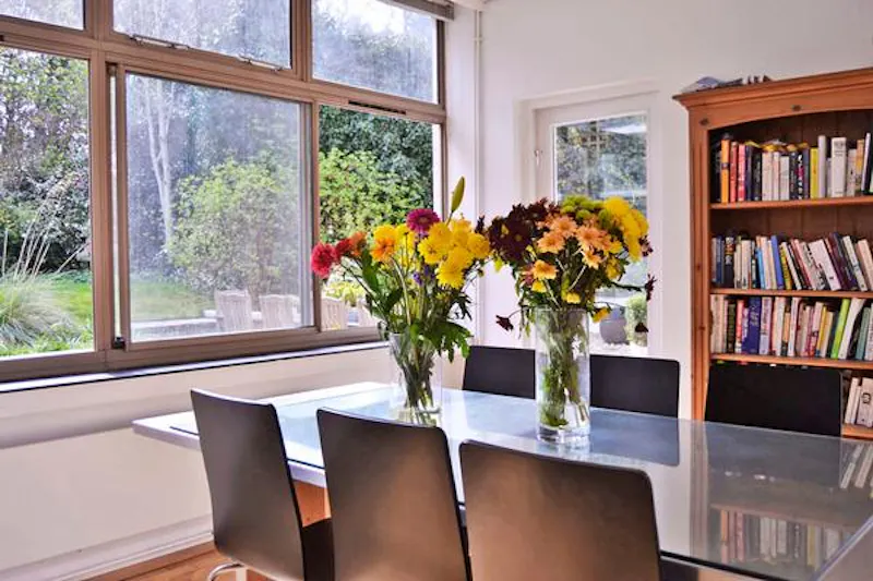 Dining room at Modernist Sydenham Hill house, D2132 (photo 10)