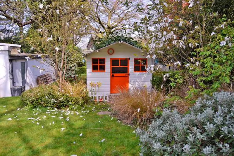 Summer house at Modernist Sydenham Hill house, D2132 (photo 56)