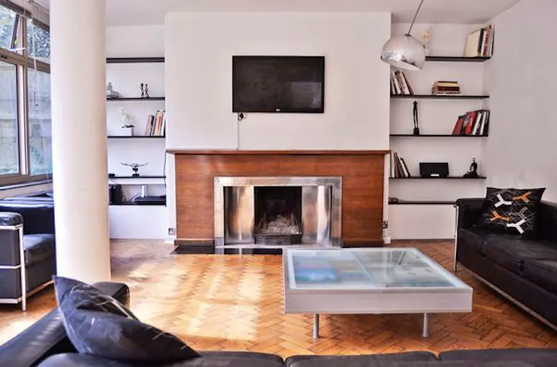 Fireplace at Modernist Sydenham Hill house, D2132 (photo 5)