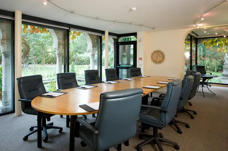 Boardroom at Stately in Kingston Upon Thames , B1600 (photo 9)