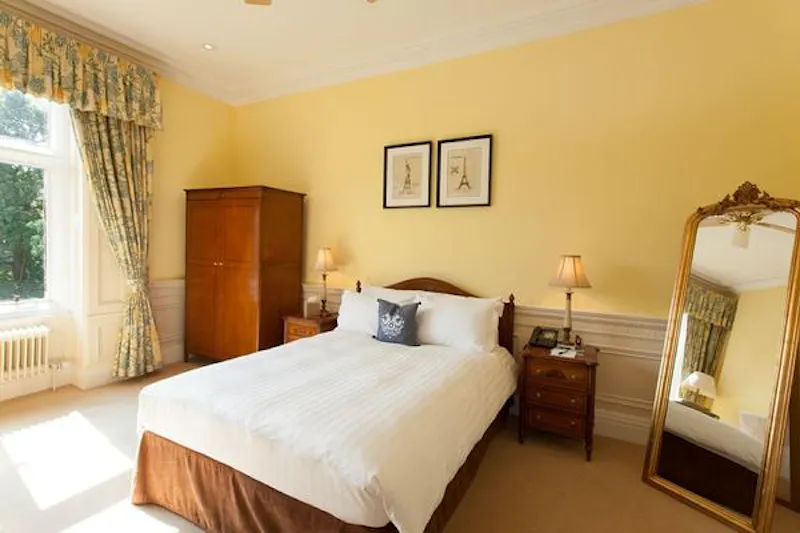 Stately in Kingston Upon Thames , B1600 (photo 11)