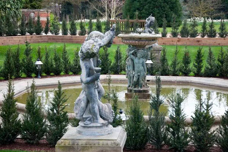 Garden at Stately in Kingston Upon Thames , B1600 (photo 14)