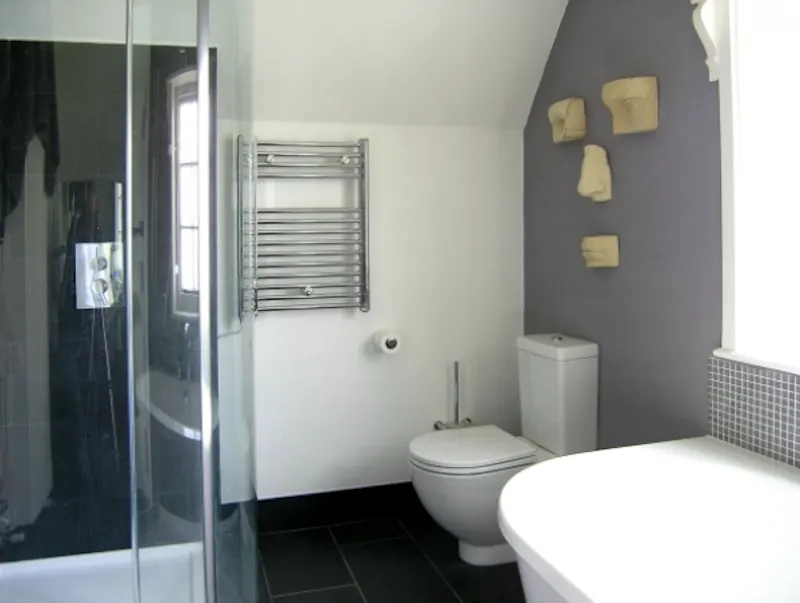 Bathroom at Arts and Crafts on the Thames, D1982 (photo 26)