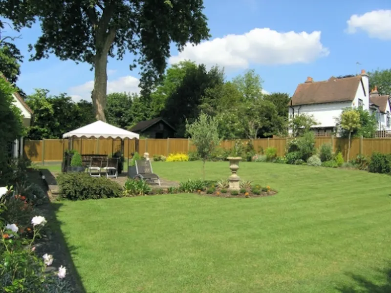 Garden at Arts and Crafts on the Thames, D1982 (photo 29)