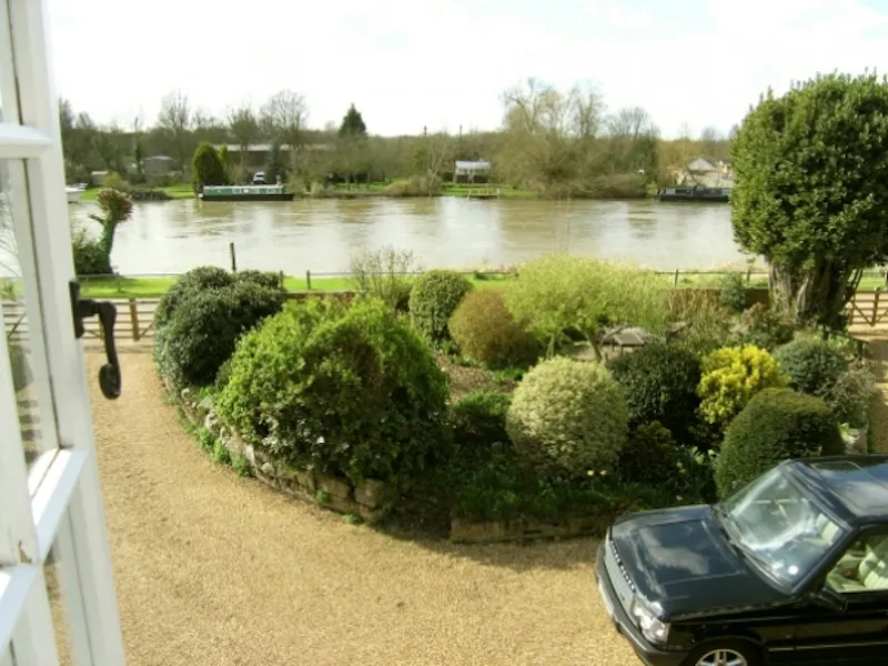 Views - Thames at Arts and Crafts on the Thames, D1982 (photo 30)