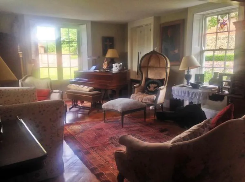 Drawing room at 200 acre Radlett farm, L236 (photo 16)