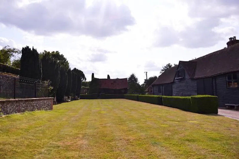 Garden - formal at 200 acre Radlett farm, L236 (photo 36)