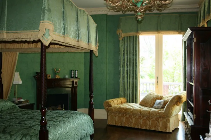 Bedroom at Art deco country house Datchet, D1987 (photo 18)