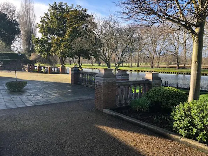 Views - Thames at Art deco country house Datchet, D1987 (photo 35)