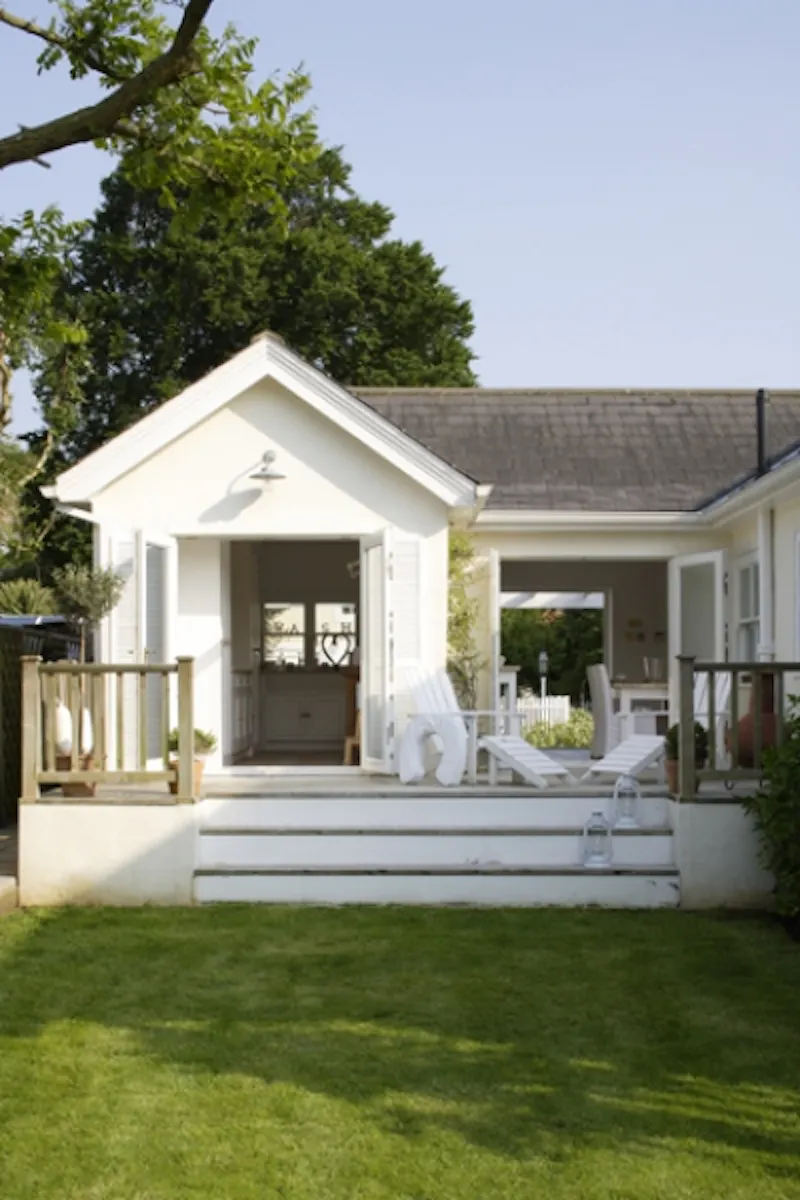 Pretty New England-style house, D1998 (photo 49)