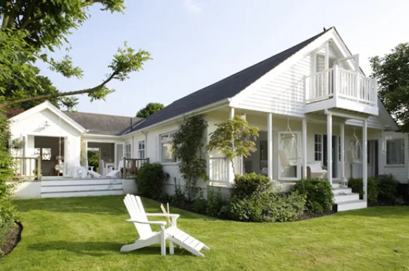 Pretty New England-style house, D1998 (photo 51)