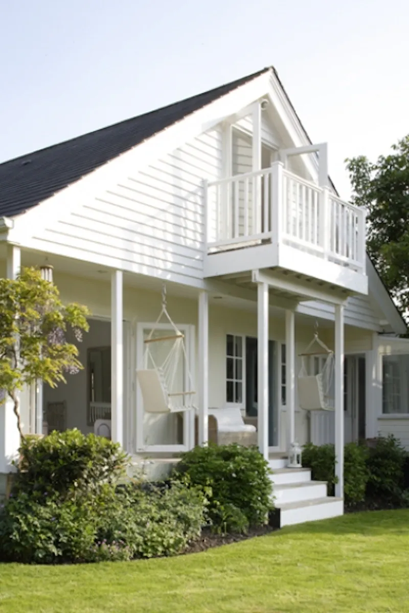Pretty New England-style house, D1998 (photo 50)