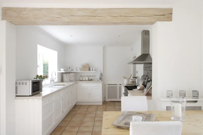 Beams at Pretty New England-style house, D1998 (photo 6)