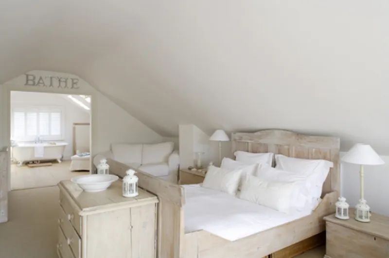 Bedroom at Pretty New England-style house, D1998 (photo 33)