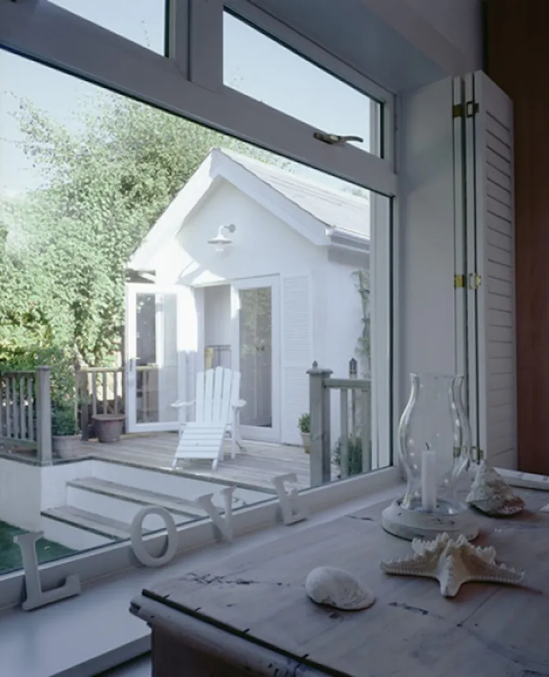 Pretty New England-style house, D1998 (photo 48)