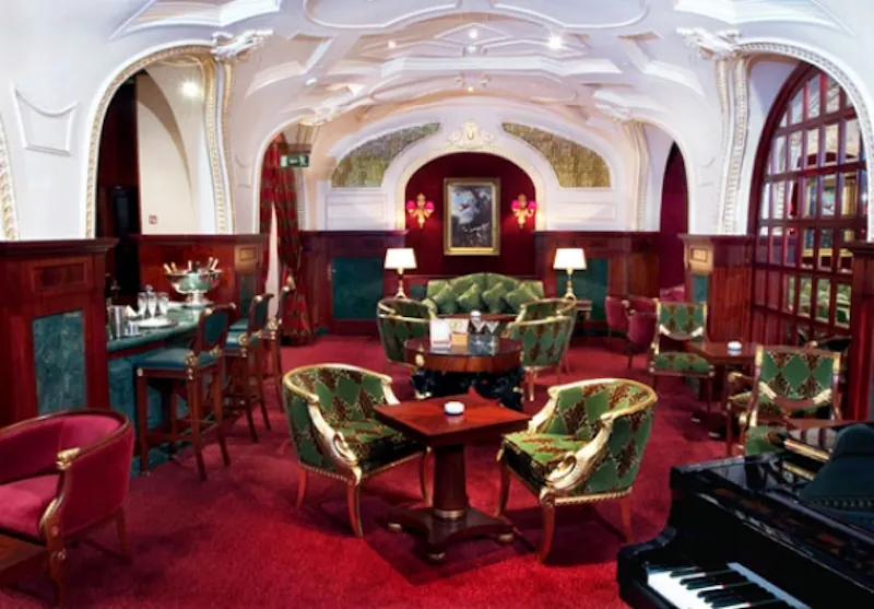 Drawing room at Luxury Kensington boutique hotel, R686 (photo 4)