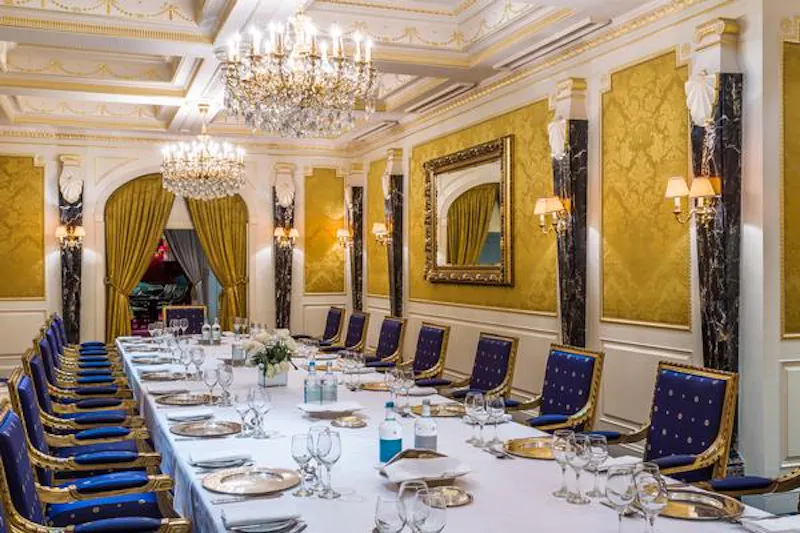 Dining room at Luxury Kensington boutique hotel, R686 (photo 6)