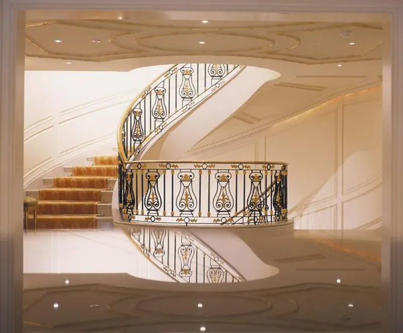 Staircase at Luxury Kensington boutique hotel, R686 (photo 8)