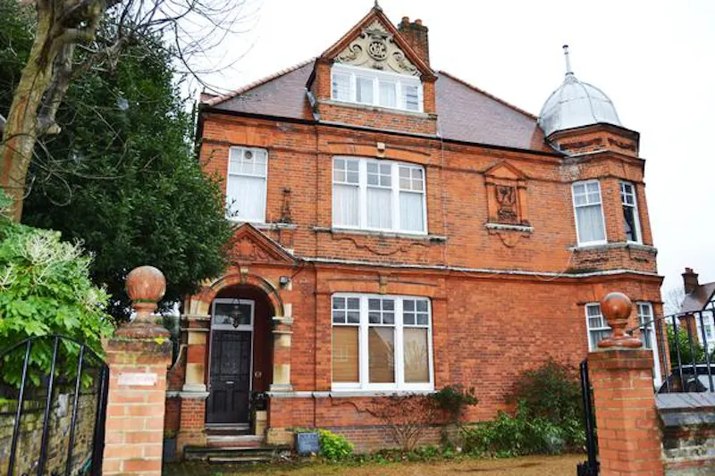 Driveway at Detached Putney house, B969 (photo 1)