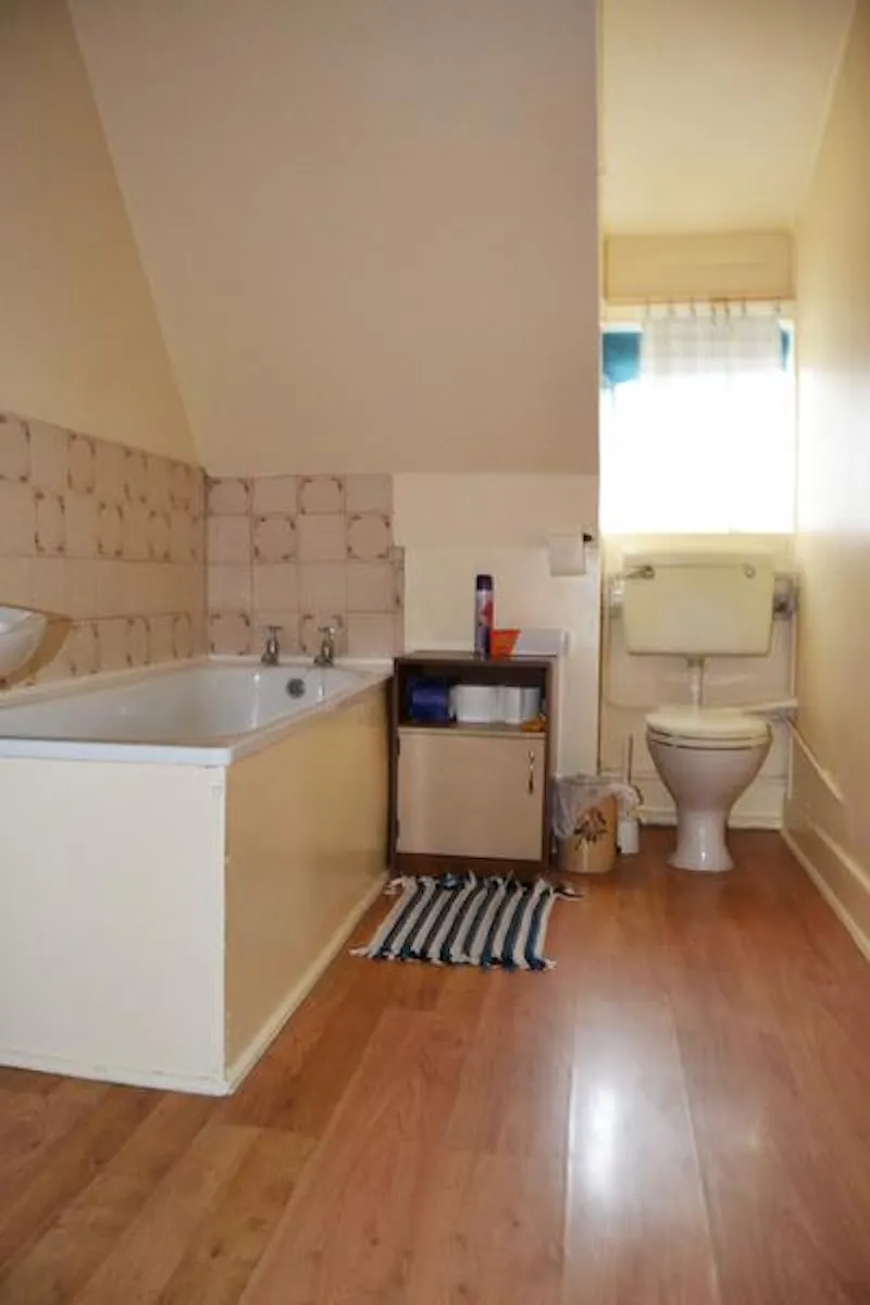 Bathroom at Detached Putney house, B969 (photo 21)