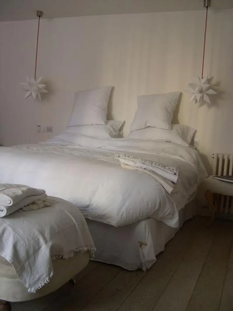 Bedroom at Rustic flat in Notting Hill, F961 (photo 38)